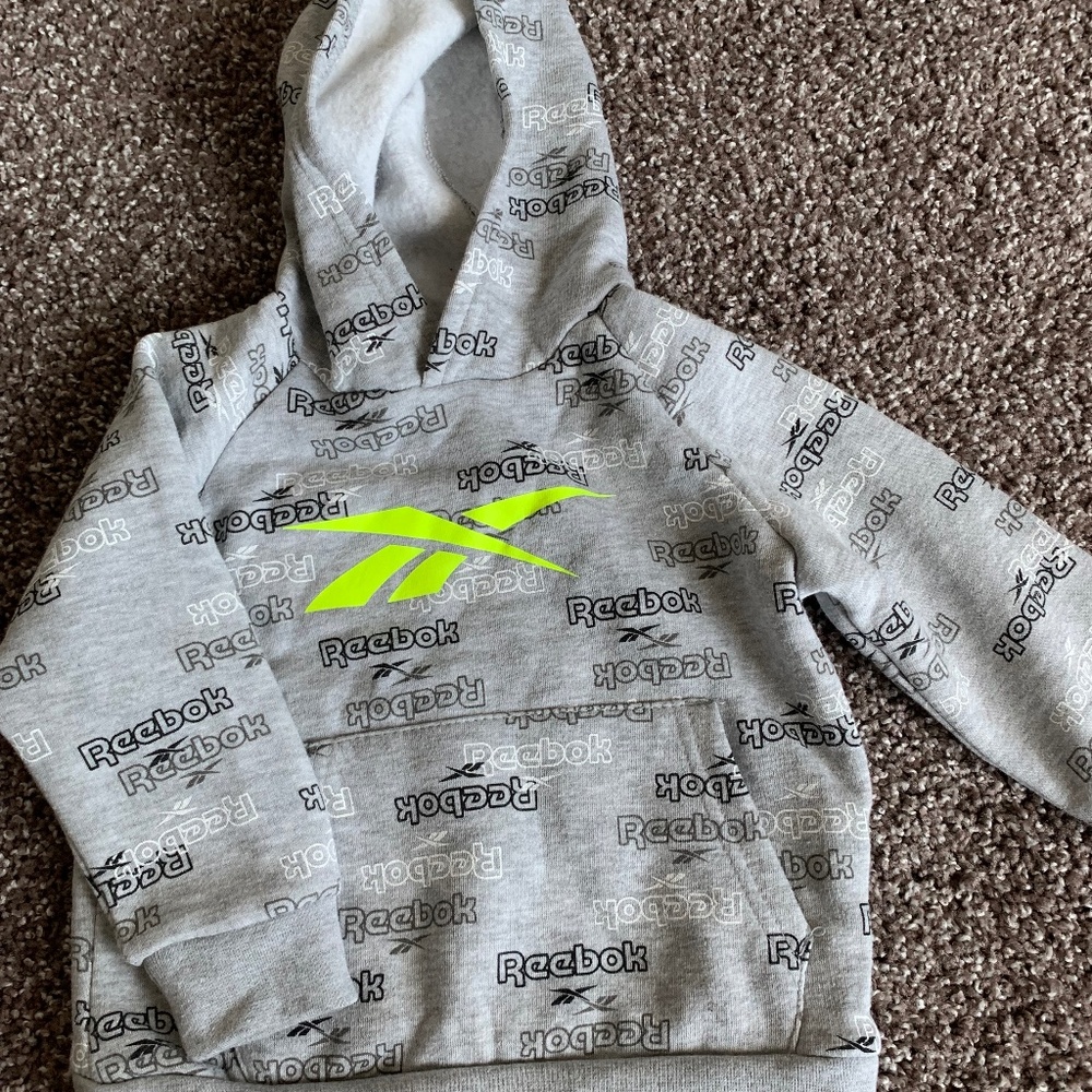 KIDS REEBOK HOODIE SIZE 2T
